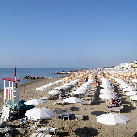 Stunning Sea View Flat Just 250m From The * Porto Santa Margherita di Caorle