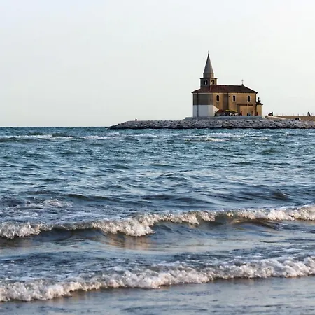 Stunning Sea View Flat Just 250m From The Apartment *