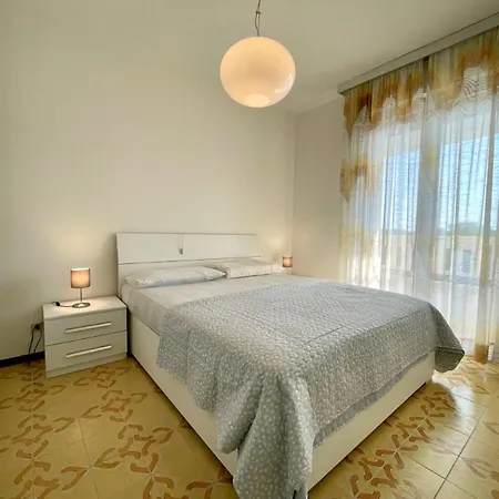 Apartment Stunning Sea View Flat Just 250m From The *