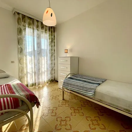 Apartment Stunning Sea View Flat Just 250m From The *
