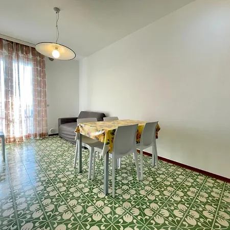 Stunning Sea View Flat Just 250m From The Apartment