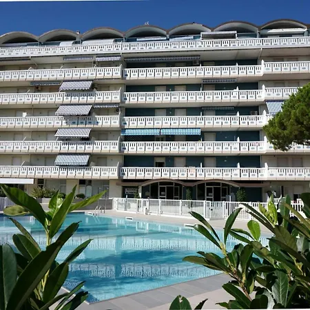 Apartment Stunning Sea View Flat Just 250m From The Porto Santa Margherita di Caorle