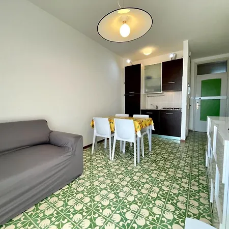 Apartment Stunning Sea View Flat Just 250m From The *