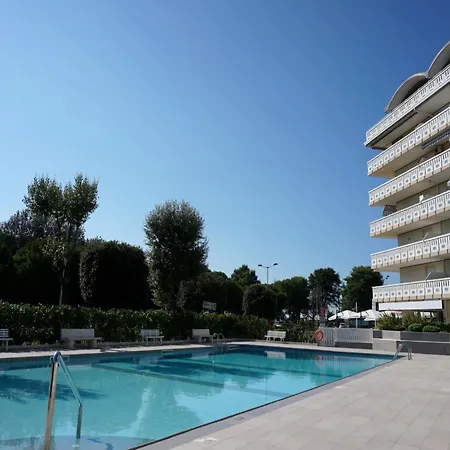 Stunning Sea View Flat Just 250m From The Apartment